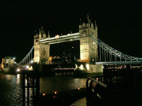 Free Tower Bridge London bei Nacht 1 Stock Photo - FreeImages.com