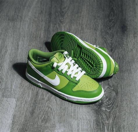 Nike Dunk Low Chlorophyll, Men's Fashion, Footwear, Sneakers on Carousell