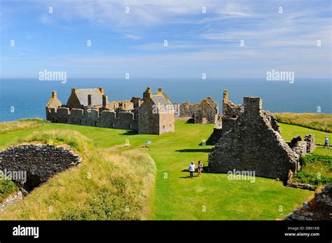 Dunnottar castle hi-res stock photography and images - Alamy