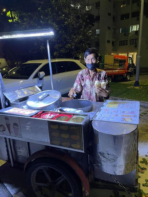 Hougang Ice Cream Uncle Has Been Around For Decades, Still Makes Own Confections