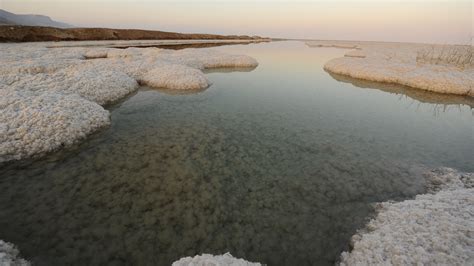 9 eerie and stunning photos of the disappearing Dead Sea - ISRAEL21c