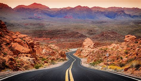 Highway through Valley of Fire State Park, Nevada [2048x1181] : wallpapers