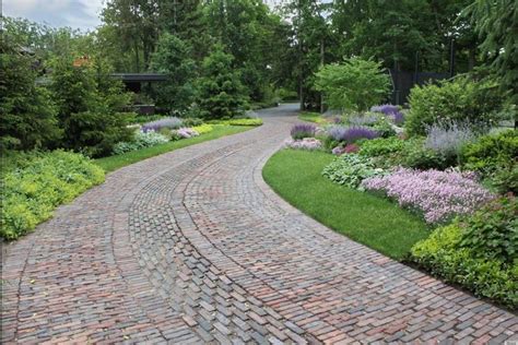 What Impression Does Your Driveway Give? | Driveway landscaping, Traditional landscape, Front ...