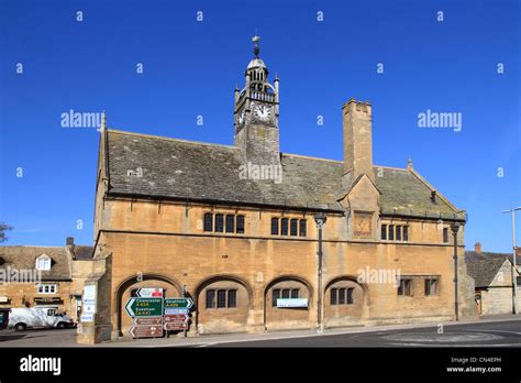 Moreton in marsh redesdale hall hi-res stock photography and images - Alamy