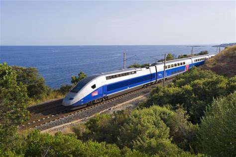 Los ministros franceses tendrán que viajar en tren en trayectos ...