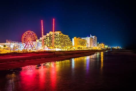 Promenade sur la plage de Daytona | Ormond beach florida, Daytona beach ...