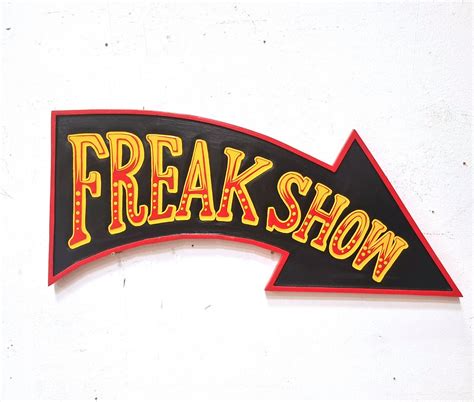 Small Freak Show Arrow Sign (Pack of 2) | HAW UK