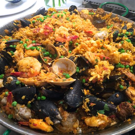 Gourmet Girl: Seafood Paella a la Valenciana - Dinner Party
