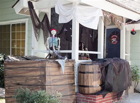 DIY Pirate Ship Halloween Front Porch Decor Idea - Press Print Party