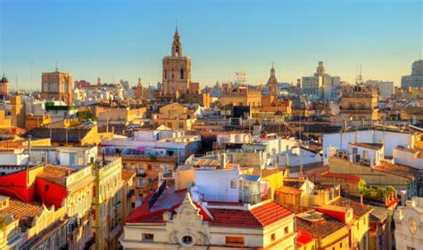 The Ultimate 2020 Guide to Valencia Nightlife (Bars & Clubs) | Broadway Travel