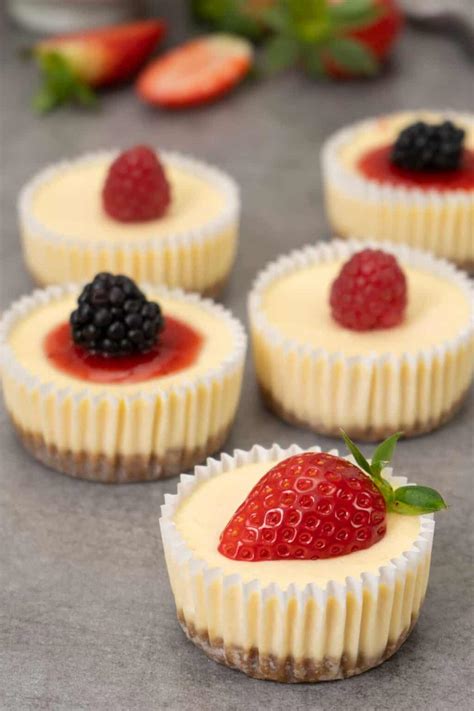 Easy Mini Cheesecakes - El Mundo Eats