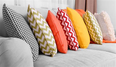 35 Sofa Throw Pillow Examples (Sofa Décor Guide) - Home Stratosphere