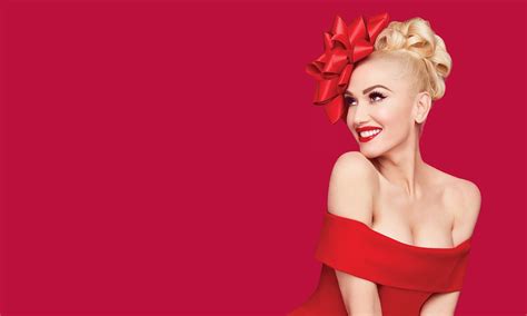 Gwen Stefani: You Make It Feel Like Christmas | Xmas Music in October?!