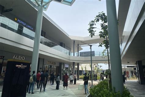 Satu Lagi, "Outlet Mall" Mewah Resmi Beroperasi di Karawang