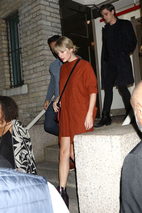 Taylor Swift Just Wore the Perfect Fall Sweaterdress—And It’s Still in ...