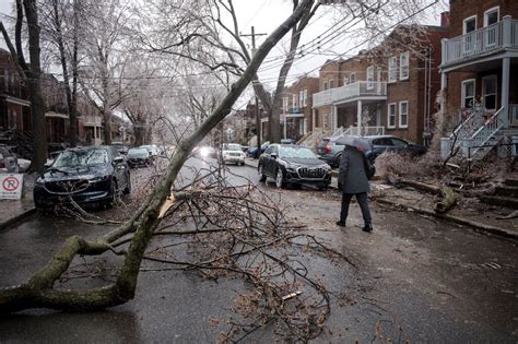 Hundreds of thousands without power in Canada after ice storm