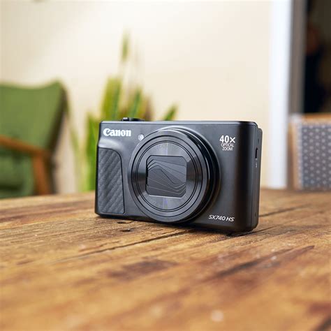 Canon PowerShot SX740 HS Review: A Simple, Pocket-Sized Camera