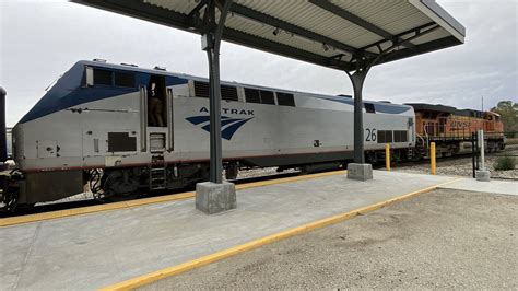 BNSF ES44AC #5755 leading California Zephyr #6 eastbound in Omaha : r/Amtrak