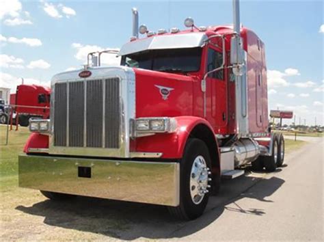 Peterbilt 379 Chrome Bumper - Texas Style -18" w/ Tow Hitch