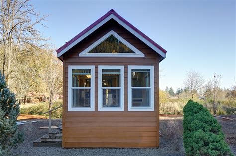 TINY HOUSE TOWN: Cabin-Style Park Model Home