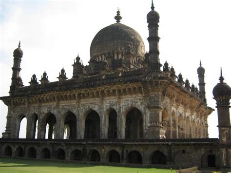 Ibrahim Rauza - Islamic Architecture in India