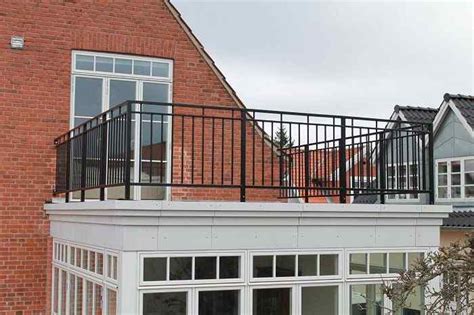 15+ Roof Railing Design: Safety & Style Guide in 2024