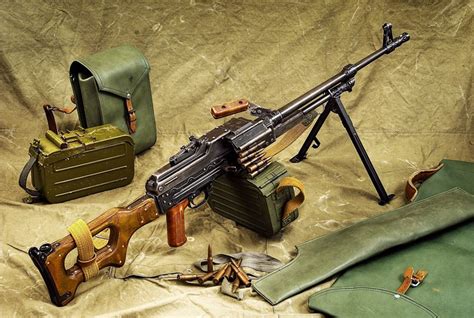 Ametralladora PKM Military Weapons, Weapons Guns, Guns And Ammo, Light Machine Gun, War Machine ...