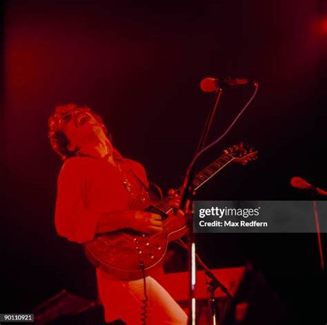 Carlos Santana Musician 70s Photos and Premium High Res Pictures ...