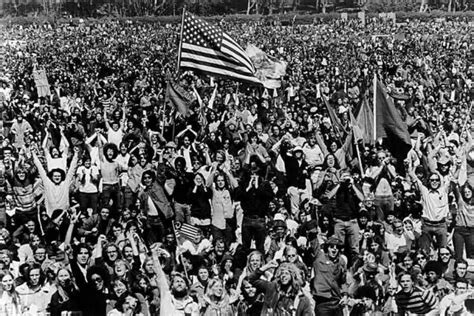 Demonstration for Peace During the Vietnam War - Peace & Love Revolution Club Photo (25104424 ...