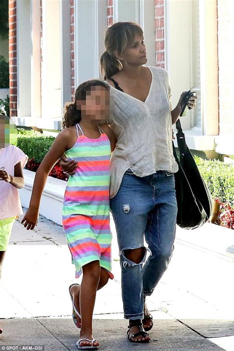 Halle Berry enjoys day out with daughter Nahla in LA | Daily Mail Online