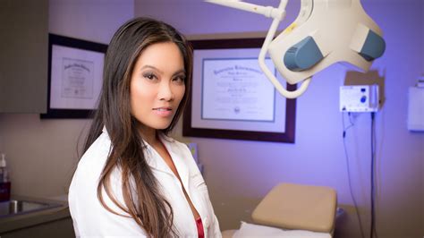 Meet ‘Dr. Pimple Popper,’ the Dermatologist Who Became a YouTube ...