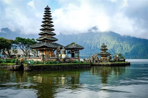 Climatesense: Ulun Danu Temple Bedugul Lake Bratan