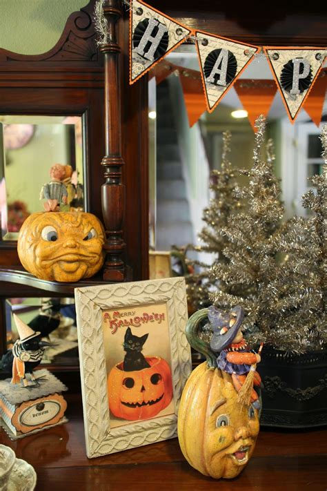 Sunday View: Vintage Halloween Decorations and Creations