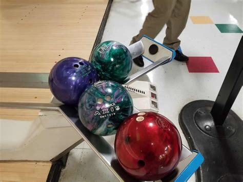 The 4 Types Of Bowling Balls & How To Choose One – Bowling Overhaul