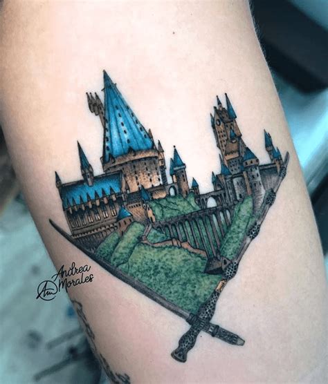 Hogwarts Tattoo Design Images (Hogwarts Ink Design Ideas) Tattoo Images, Tattoo Photos, Portrait ...