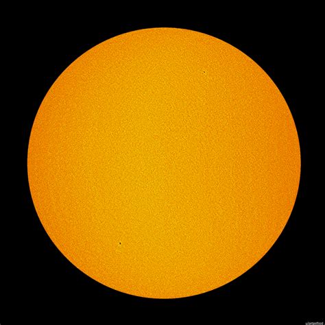 The Sun with solar cycle 25 sunspots : astrophotography