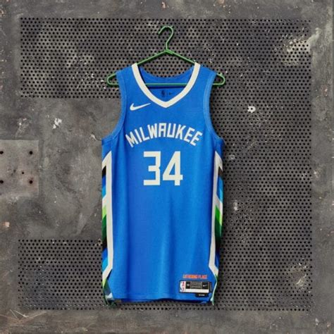 Milwaukee Bucks 22/23 City Edition Uniform: Bronzeville | NBA.com