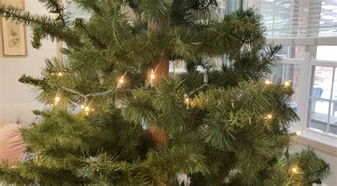 How to Hang Christmas Tree Lights for Maximum TWINKLE! - Lost & Found Decor