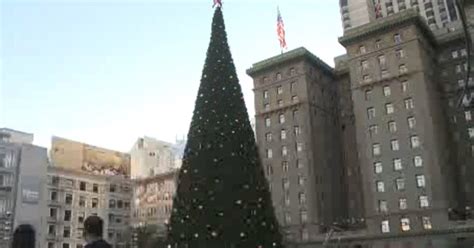 Eco-Friendly Macy's Christmas Tree Goes Up In Union Square - CBS San Francisco