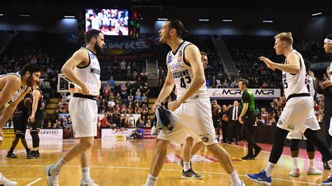 NBL: Melbourne United defeat Illawarra Hawks in all-time NBL classic | Fox Sports