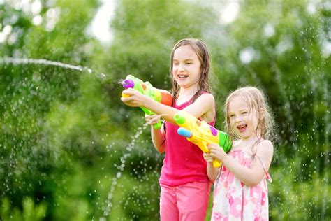 9 Popular Types of Water Guns for Kids - VerbNow