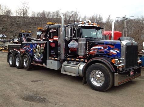 Peterbilt wrecker | Big rig trucks, Truck flatbeds, Trucks