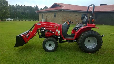 Mahindra 1526 4wd Shuttle Tractor with Front End Loader - YouTube