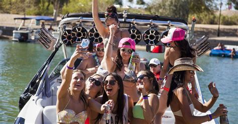 Top 10 Boat Party Coves in USA! - JobbieCrew.com