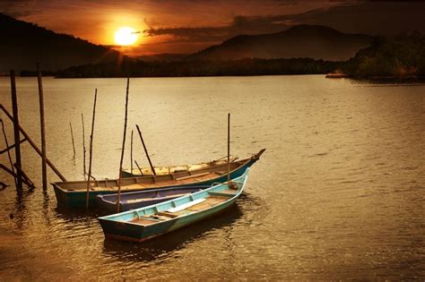 Sampans.... | Sampan, Boat, Sailing