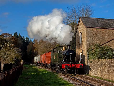 Dean Forest Railway | No. 5541 arrives at Whitecroft on a Do… | Flickr