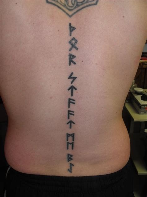 Rune tattoo 2 | Tatuaje de runas, Runas vikingas tatuajes, Diseños para tatuajes