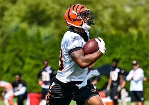 Buy-low on Joe Mixon in Fantasy Football Before it's Too Late