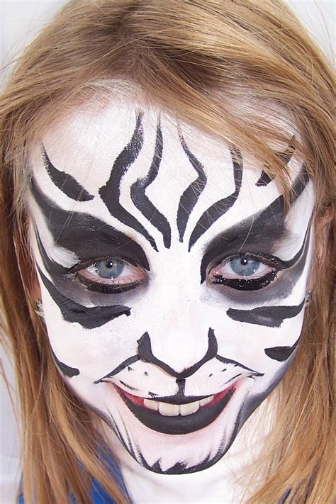 Black & White Tiger | Cute halloween makeup, Tiger makeup, Creative makeup