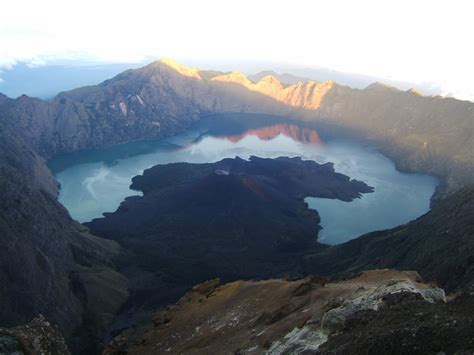 File:Rinjani Volcano, Lombok.JPG - Wikipedia, the free encyclopedia